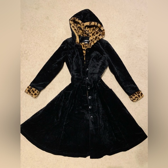 Collectif - Black velvet and leopard print faux fur coat - Picture 1 of 6